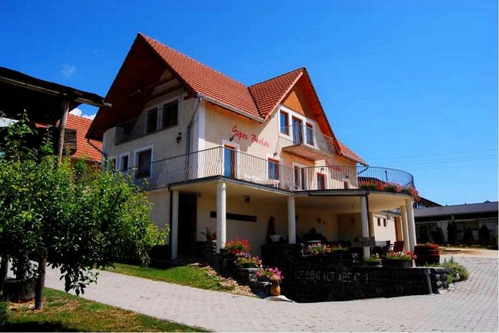 Sipos Borhaz Es Vendeghaz Hotell Badacsonyörs Eksteriør bilde